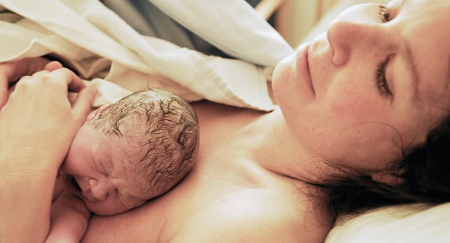 Những điều các mẹ cần biết về tình huống đẻ khó do bé bị kẹt vai trong lúc sinh thường - Ảnh 9.