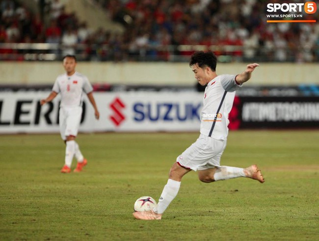 Lào 0-3 Việt Nam: Hàng công rực sáng, Việt Nam ra quân thuận lợi tại AFF Cup 2018 - Ảnh 24.