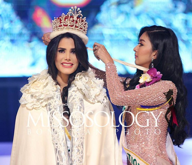 Cận cảnh nhan sắc nóng bỏng của người đẹp 19 tuổi Venezuela vừa đăng quang ngôi vị Hoa hậu Quốc tế 2018 - Ảnh 4.