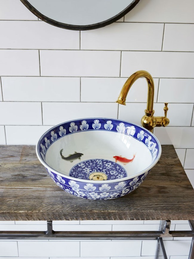 Thổi hồn nghệ thuật đương đại vào phòng tắm với thiết kế bồn rửa tay sứ chạm khắc hoa văn đẹp tuyệt - Ảnh 2.