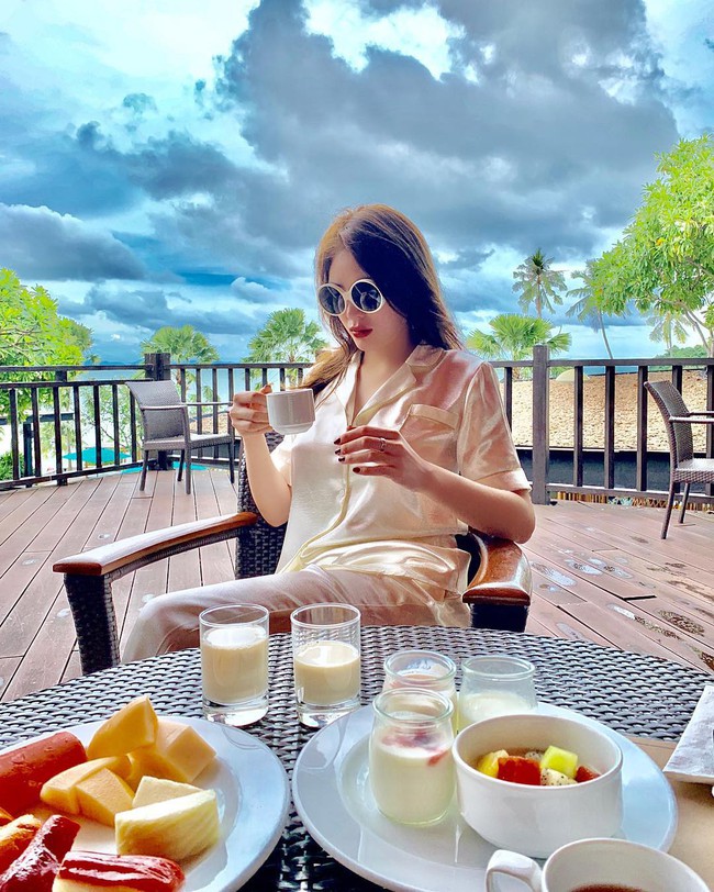 Kỳ Duyên khoe ảnh du lịch Thái Lan sang chảnh, dân mạng lại tò mò dò hỏi một chuyện chẳng liên quan - Ảnh 1. Kỳ Duyên khoe ảnh du lịch Thái Lan sang chảnh, dân mạng lại tò mò dò hỏi một chuyện chẳng liên quan - Ảnh 1.