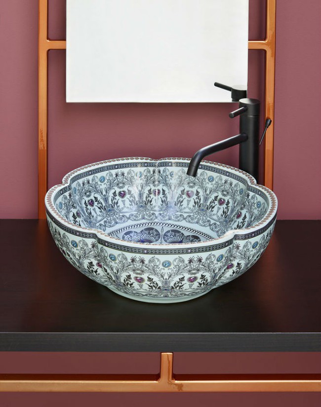 Thổi hồn nghệ thuật đương đại vào phòng tắm với thiết kế bồn rửa tay sứ chạm khắc hoa văn đẹp tuyệt - Ảnh 8.