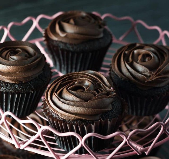 Cupcake chocolate mà ngon đẹp cỡ này thì ai cũng muốn ăn ngay! - Ảnh 1.