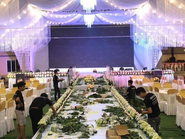 Xôn xao rạp cưới khủng được trang hoàng lộng lẫy trị giá hơn 800 triệu, dùng 100% hoa tươi ở Vĩnh Phúc - Ảnh 2.