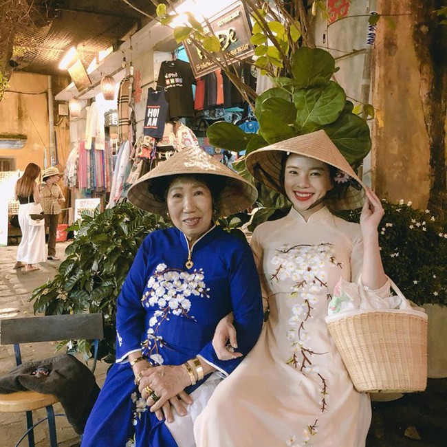Thiên thần nội y Hàn Quốc Lee Ha Neul đang thăm thú Hội An, khoe ảnh mặc áo dài đội nón lá - Ảnh 7.