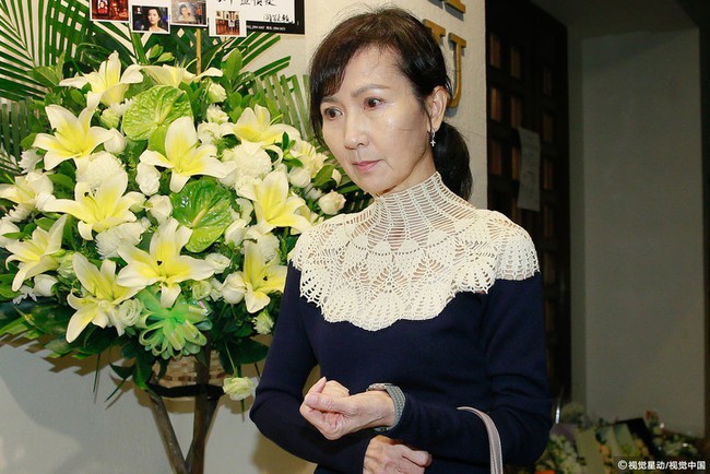 Trương Vệ Kiện cùng dàn sao hạng A của showbiz Hong Kong nén nước mắt trong lễ tưởng niệm Lam Khiết Anh - Ảnh 8.