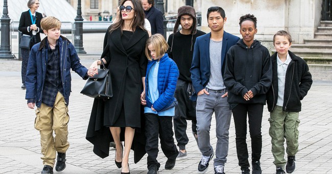 Cuối cùng Angela Jolie và Brad Pitt cũng đã thống nhất được quyền nuôi con  - Ảnh 1.