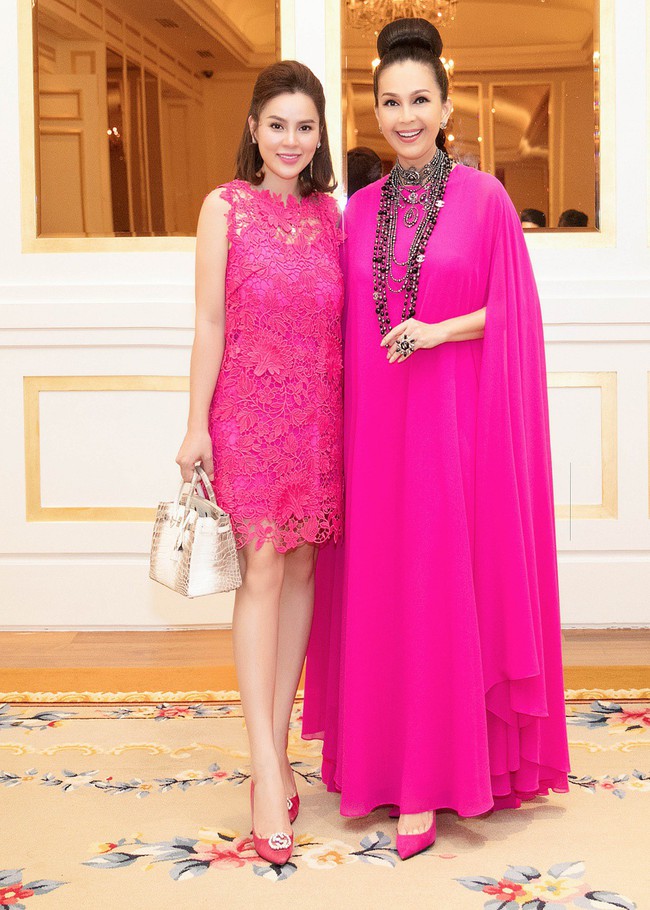 Gần 60 tuổi, nữ hoàng ảnh lịch Diễm My vẫn được chồng doanh nhân cưng chiều trong ngày sinh nhật - Ảnh 9. Gần 60 tuổi, nữ hoàng ảnh lịch Diễm My vẫn được chồng doanh nhân cưng chiều trong ngày sinh nhật - Ảnh 9.