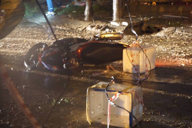 Đà Nẵng: Vướng vào dây điện rơi xuống đường trong cơn mưa, người chồng trẻ bị giật tử vong, vợ bị thương phải vào viện cấp cứu - Ảnh 2.