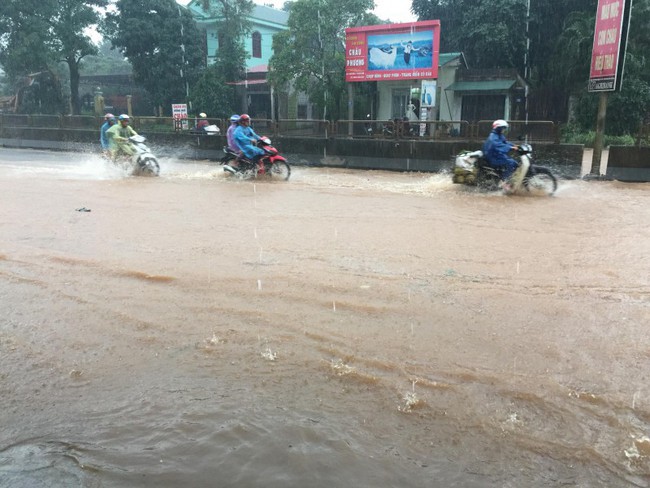 Tang thương nơi lũ cuốn chết 2 người phụ nữ ở Quảng Trị - Ảnh 4.