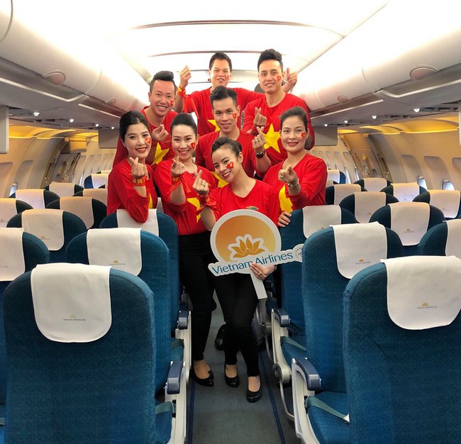 Những chuyến bay đặc biệt từ Hà Nội tới Kuala Lumpur: Cả máy bay đều mặc áo cờ đỏ sao vàng, cùng hát Quốc ca - Ảnh 3.