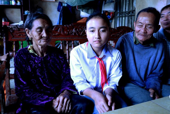 Hành trình vượt qua nghịch cảnh của nữ sinh 17 tuổi mang 2 dòng máu Việt – Trung: Em chỉ mong học hết lớp 12 rồi kiếm tiền nuôi gia đình - Ảnh 1.