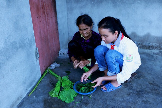 Hành trình vượt qua nghịch cảnh của nữ sinh 17 tuổi mang 2 dòng máu Việt – Trung: Em chỉ mong học hết lớp 12 rồi kiếm tiền nuôi gia đình - Ảnh 2.