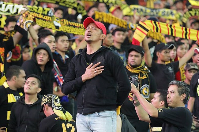 Cổ động viên Việt Nam hãy coi chừng Ultras Malaysia - đám người hung hãn khi bản năng nguyên thủy bị đánh thức - Ảnh 4.