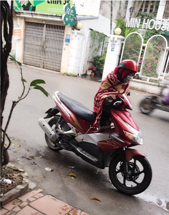 Khoe ảnh mặc chăn len ra đường ngày rét, cô gái bất ngờ trước phản ứng cực gắt của cư dân mạng - Ảnh 3.