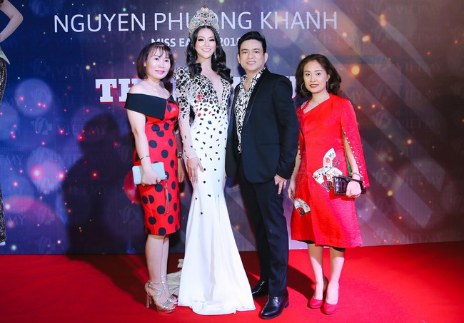 Hoa hậu Trái đất Phương Khánh đeo trang sức 1,5 tỷ đồng, xuất hiện thân mật bên Chiêm Quốc Thái  - Ảnh 4.