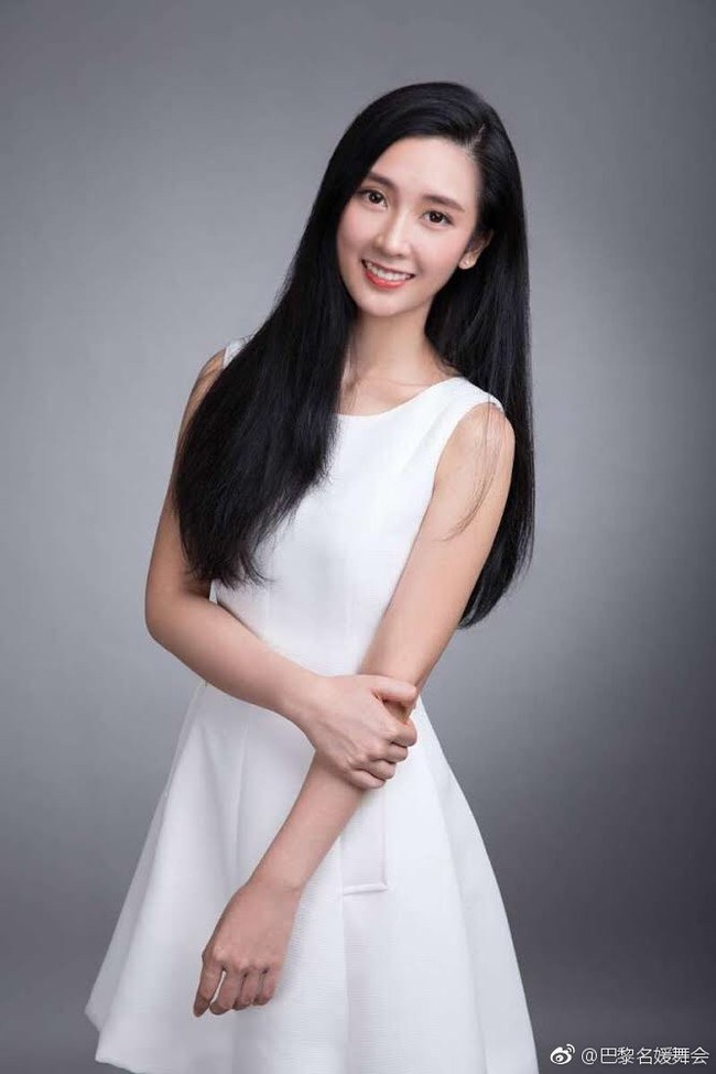 Những thiên kim tiểu thư nhà tài phiệt Trung Quốc gây sốt trong lễ hội dành cho giới thượng lưu tại Pháp - Ảnh 1. Những thiên kim tiểu thư nhà tài phiệt Trung Quốc gây sốt trong lễ hội dành cho giới thượng lưu tại Pháp - Ảnh 1.
