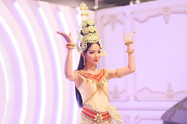 The Tiffany Việt Nam: Hương Giang xuất hiện quyền lực, tuyên bố loại thí sinh ngay vòng đầu tiên - Ảnh 7.