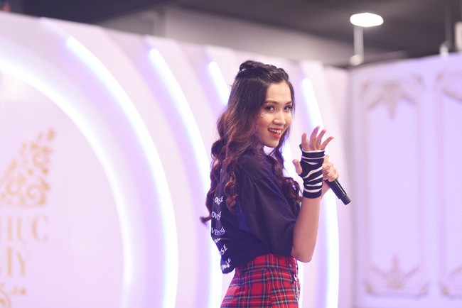 The Tiffany Việt Nam: Hương Giang xuất hiện quyền lực, tuyên bố loại thí sinh ngay vòng đầu tiên - Ảnh 9. The Tiffany Việt Nam: Hương Giang xuất hiện quyền lực, tuyên bố loại thí sinh ngay vòng đầu tiên - Ảnh 9.