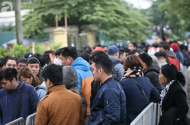 Vé trận chung kết AFF Cup 2018 tăng chóng mặt, cò hét giá 15 triệu/cặp - Ảnh 1.