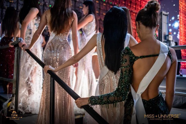 Cận cảnh màn trình diễn trang phục dạ hội như siêu mẫu của HHen Niê tại bán kết Miss Universe 2018 - Ảnh 7.