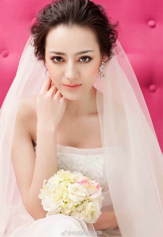 Địch Lệ Nhiệt Ba gây xôn xao với nhan sắc khác lạ, rộ nghi vấn sửa mũi trước khi tham gia showbiz - Ảnh 2. Địch Lệ Nhiệt Ba gây xôn xao với nhan sắc khác lạ, rộ nghi vấn sửa mũi trước khi tham gia showbiz - Ảnh 2.