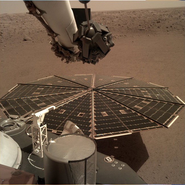 Lần đầu tự sướng trên sao Hỏa của InSight là bức hình tuyệt đẹp này đây - Ảnh 2.