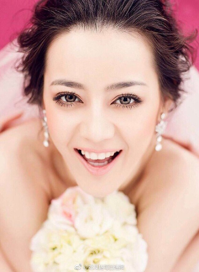 Địch Lệ Nhiệt Ba gây xôn xao với nhan sắc khác lạ, rộ nghi vấn sửa mũi trước khi tham gia showbiz - Ảnh 3. Địch Lệ Nhiệt Ba gây xôn xao với nhan sắc khác lạ, rộ nghi vấn sửa mũi trước khi tham gia showbiz - Ảnh 3.