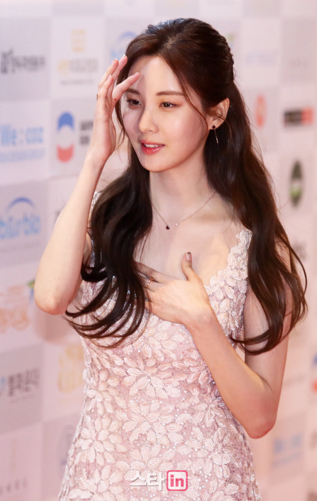 1 ngày sau thảm đỏ, vẻ đẹp thần thánh đến mức nữ thần cũng phải kiêng dè của Seohyun vẫn khiến dân tình vẫn điên đảo - Ảnh 4. 1 ngày sau thảm đỏ, vẻ đẹp thần thánh đến mức nữ thần cũng phải kiêng dè của Seohyun vẫn khiến dân tình vẫn điên đảo - Ảnh 4.