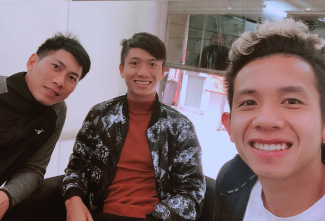 Tuyển Việt Nam ngày nghỉ xả hơi: Người đi cắt tóc, người diện đồ mùa đông xuống phố - Ảnh 7. Tuyển Việt Nam ngày nghỉ xả hơi: Người đi cắt tóc, người diện đồ mùa đông xuống phố - Ảnh 7.