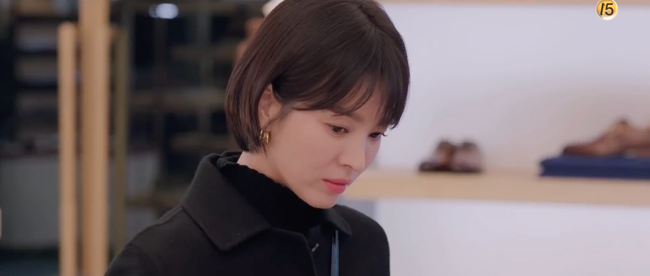 Vừa đồng ý tìm hiểu Park Bo Gum, Song Hye Kyo đã mua ngay cà vạt để... trói chân phi công trẻ - Ảnh 1. Vừa đồng ý tìm hiểu Park Bo Gum, Song Hye Kyo đã mua ngay cà vạt để... trói chân phi công trẻ - Ảnh 1.