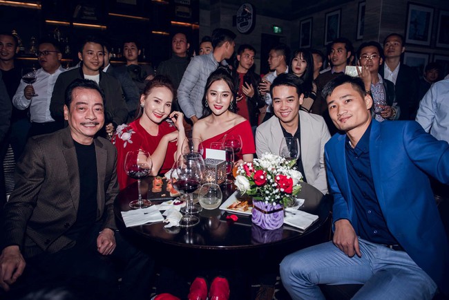 Lần đầu tiên, dàn sao đình đám trong loạt phim truyền hình hot nhất Việt Nam hội tụ trong một khung hình - Ảnh 1.