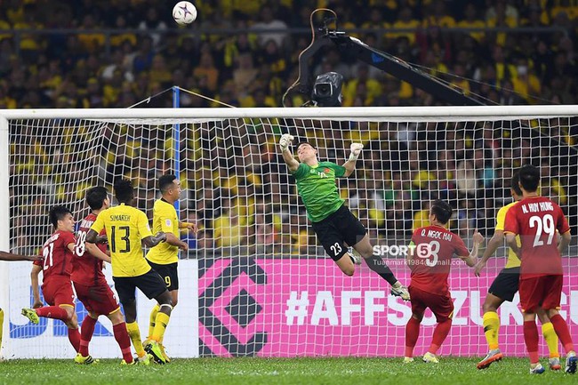 Chung kết AFF Cup 2018: Nếu phải phân định thắng thua bằng penalty thì đừng lo, đã có Lâm Tây ở đây rồi! - Ảnh 2.