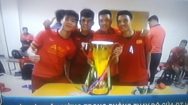 Là việc bị cấm suốt kỳ thi đấu, nhưng giành cúp xong đội tuyển Việt Nam đã ăn mừng ngay bằng việc này - Ảnh 5.