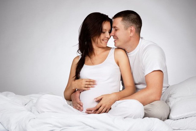Hùng hổ bước vào phòng sinh cùng vợ ấy thế mà lúc vợ sinh thì chồng tôi lăn ra ngất - Ảnh 1. Hùng hổ bước vào phòng sinh cùng vợ ấy thế mà lúc vợ sinh thì chồng tôi lăn ra ngất - Ảnh 1.