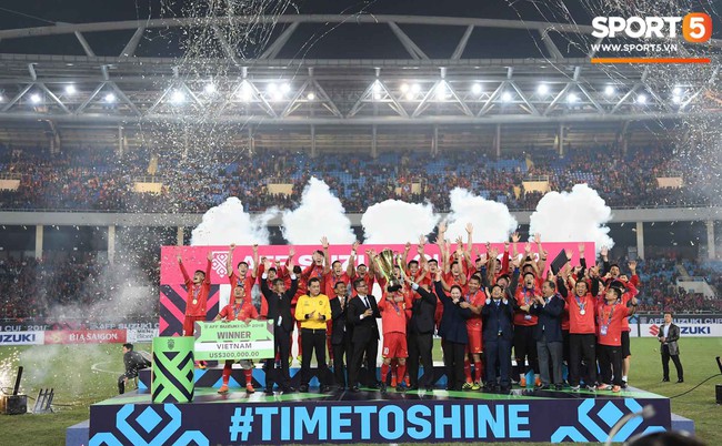 Tuyển Việt Nam vô địch AFF Cup sau chiến thắng chung cuộc 3-2 trước Malaysia - Ảnh 1.