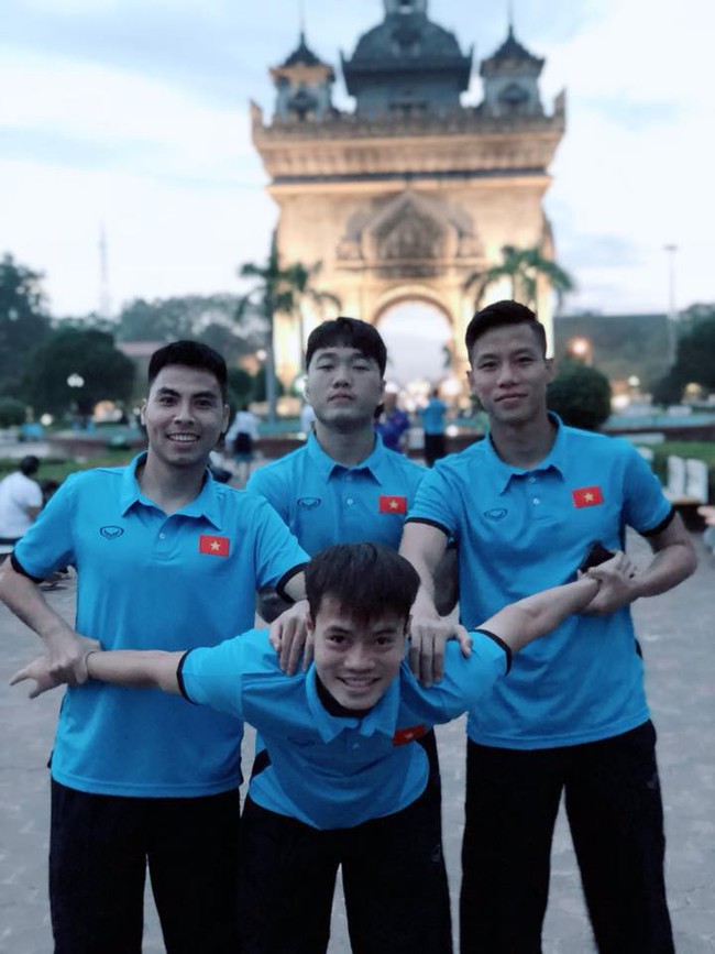 Dân mạng đào mộ lại bức ảnh đầy bất thường của 4 tuyển thủ đội tuyển Việt Nam - Ảnh 4. Dân mạng đào mộ lại bức ảnh đầy bất thường của 4 tuyển thủ đội tuyển Việt Nam - Ảnh 4.