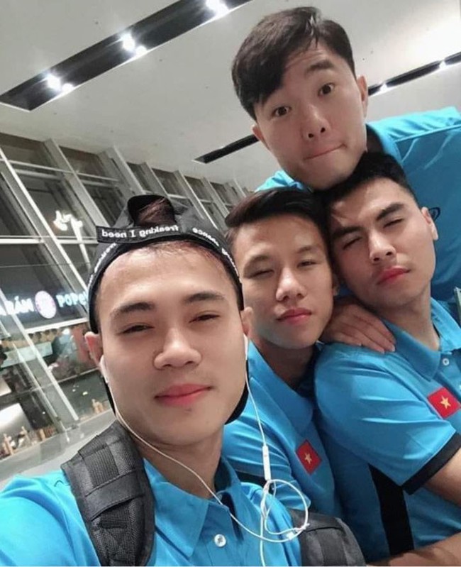 Dân mạng đào mộ lại bức ảnh đầy bất thường của 4 tuyển thủ đội tuyển Việt Nam - Ảnh 1. Dân mạng đào mộ lại bức ảnh đầy bất thường của 4 tuyển thủ đội tuyển Việt Nam - Ảnh 1.