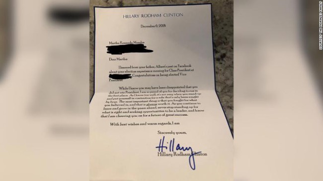 Bé gái 8 tuổi bất ngờ nhận được thư an ủi từ bà Hillary Clinton khi mất chức lớp trưởng: Cô hiểu rất rõ thật không dễ dàng tí nào” - Ảnh 3.
