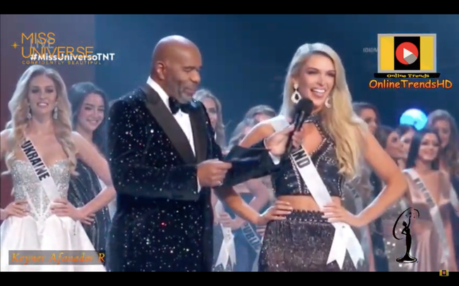 Trực tiếp: Cùng Top 15 bước vào vòng phỏng vấn ngắn với MC, HHen Niê cố gắng nói tiếng Anh dù ấp úng - Ảnh 12.