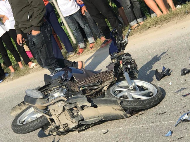 Hưng Yên: Cô gái đi xe máy SH tông trực diện xe tải bị tử vong tại chỗ - Ảnh 1.