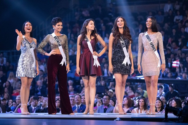 HHen Niê lọt top 5 Miss Universe, dân mạng hoảng hốt lục lại lời chúc như tiên tri của Á hậu Mâu Thủy - Ảnh 3.