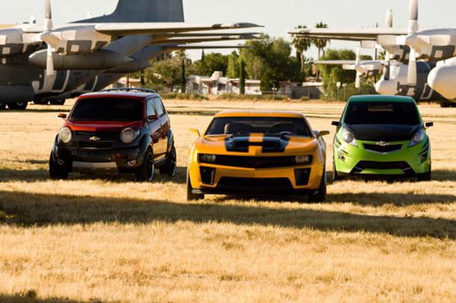Điểm lại những mẫu xe hơi Bumblebee đã từng hóa thân xuyên suốt loạt phim Transformers - Ảnh 3.
