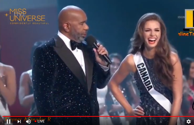 Trực tiếp: Cùng Top 15 bước vào vòng phỏng vấn ngắn với MC, HHen Niê cố gắng nói tiếng Anh dù ấp úng - Ảnh 9.