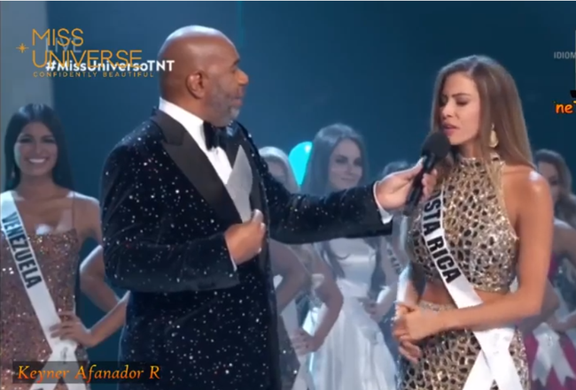 Trực tiếp: Cùng Top 15 bước vào vòng phỏng vấn ngắn với MC, HHen Niê cố gắng nói tiếng Anh dù ấp úng - Ảnh 8.