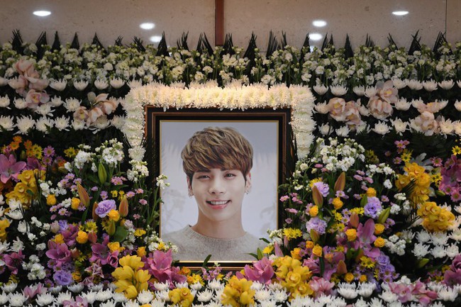 Một năm sau ngày SHINee Jonghyun qua đời, hàng loạt sao Kpop và fan đau đớn chia sẻ: Chúng tôi vẫn nhớ bạn - Ảnh 2.