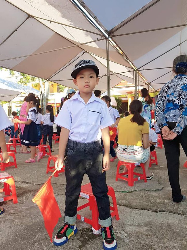 “Mở mắt ra là điện thoại”, mẹ hối hận tột độ khi đưa con đi khám bác sĩ chỉ ra bệnh này - Ảnh 5.