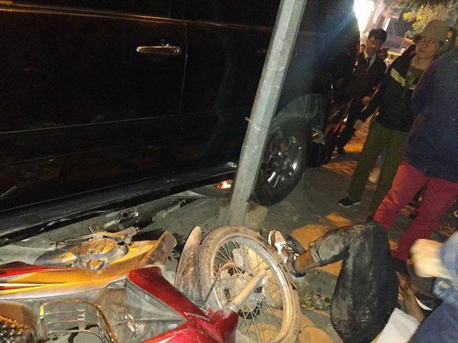 Ảnh: Hàng loạt xe máy vỡ nát, người bị thương nằm la liệt sau khi nữ tài xế lái Lexus gây tai nạn liên hoàn trên phố Hà Nội - Ảnh 5.