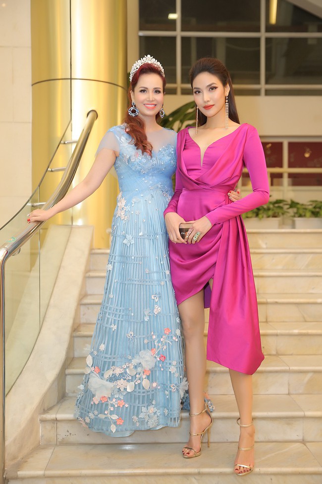 Nữ thạc sĩ 49 tuổi đăng quang Người mẫu Quý bà Việt Nam - Ảnh 12. Nữ thạc sĩ 49 tuổi đăng quang Người mẫu Quý bà Việt Nam - Ảnh 12.