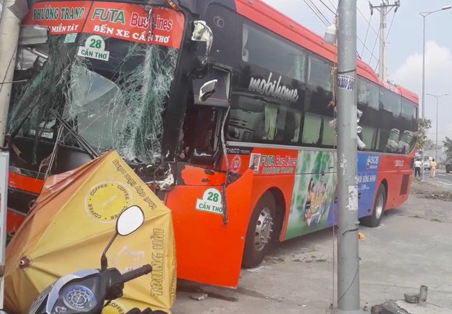 Tai nạn liên hoàn giữa 3 ô tô, xe khách Phương Trang tông gãy cột điện trước cửa quán ăn - Ảnh 2.